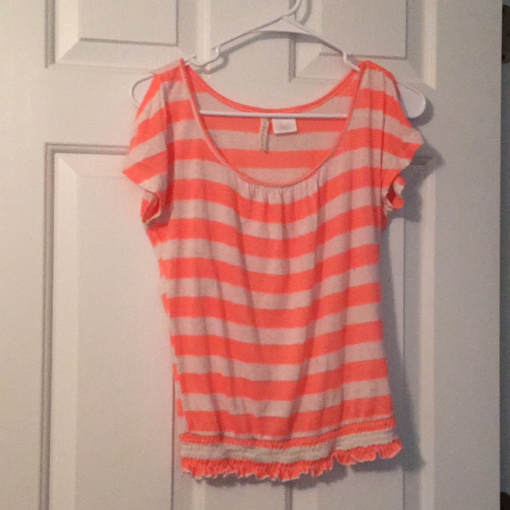 Ruffle bottom, slit on shoulders